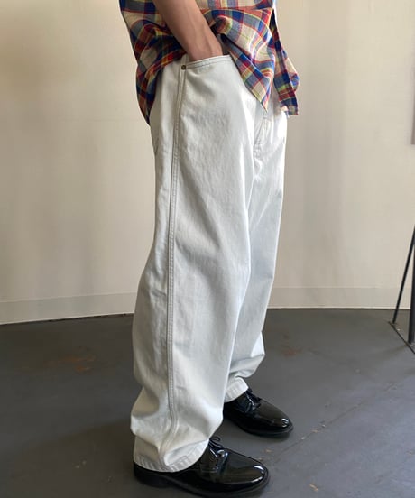 COMFORTABLE REASON "Surface Dyed Denim"