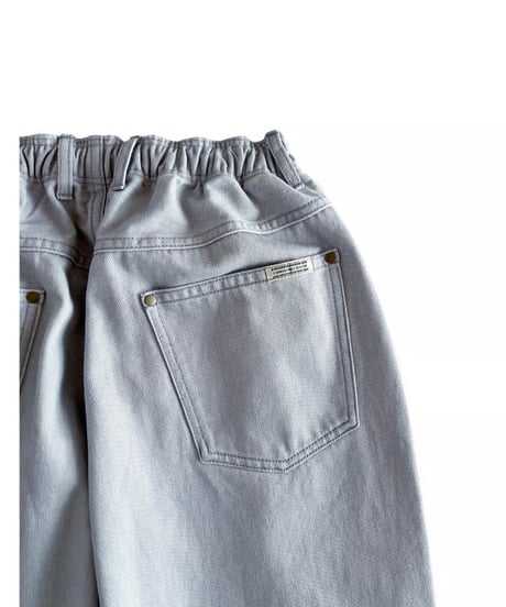 COMFORTABLE REASON "Surface Dyed Denim"