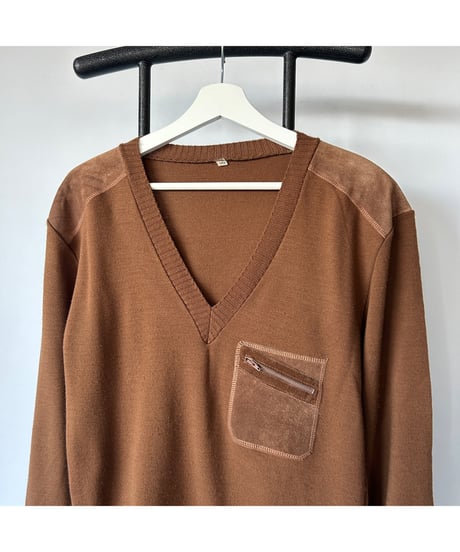 Europe Vintage Switching Suede V-neck Knit