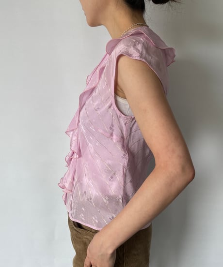 Sleeveless ruffle blouse