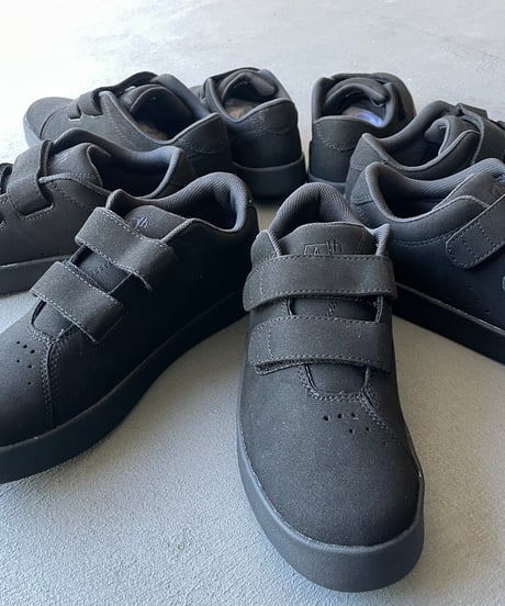 AREth "I velcro" Black Vegan Suede