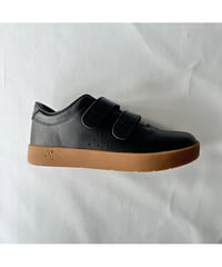 AREth I (velcro) "Black Leather/Gum"