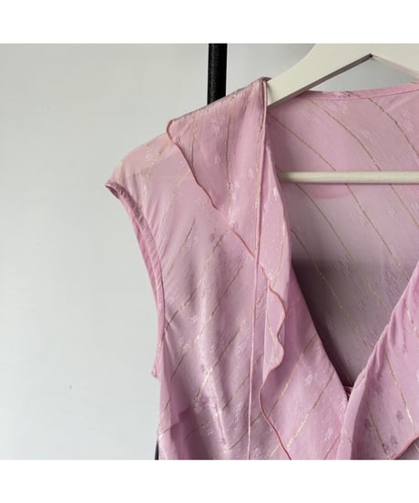 Sleeveless ruffle blouse