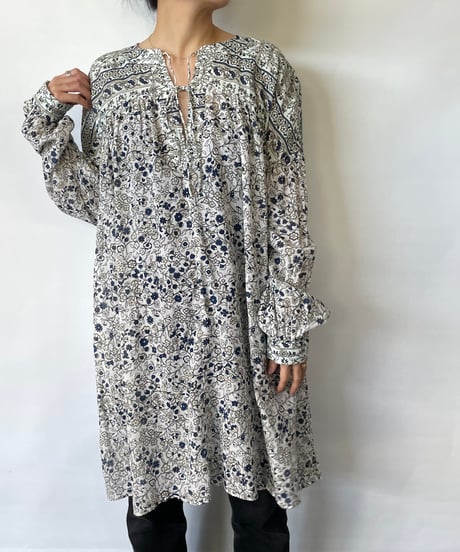 All-over Print V-neck One dress