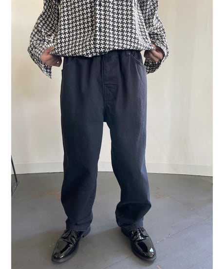 COMFORTABLE REASON "Surface Dyed Denim"