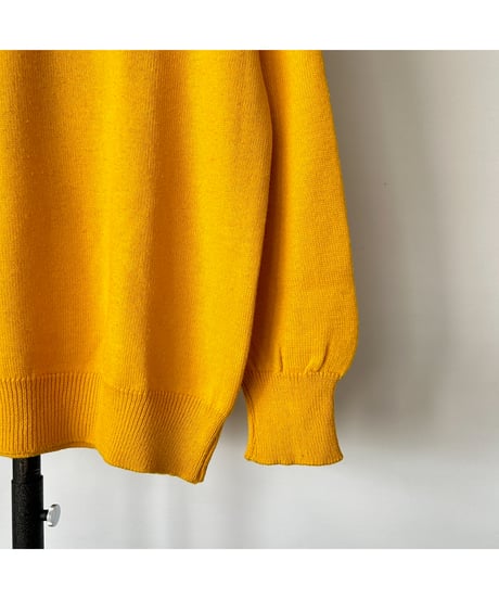 Europe Vintage Yellow V-neck Knit
