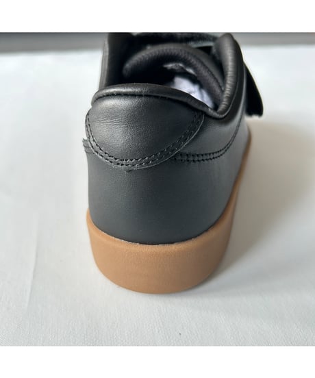 AREth I (velcro) "Black Leather/Gum"