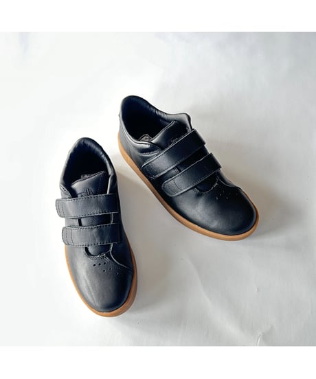 AREth I (velcro) "Black Leather/Gum"