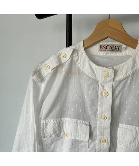 Dot collarless white shirt