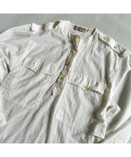 Dot collarless white shirt