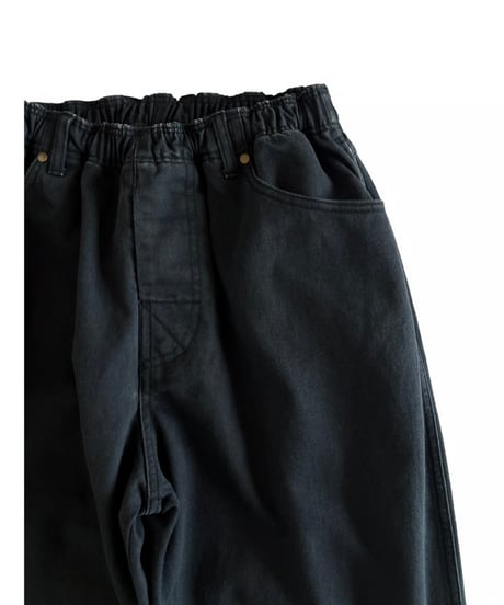 COMFORTABLE REASON "Surface Dyed Denim"