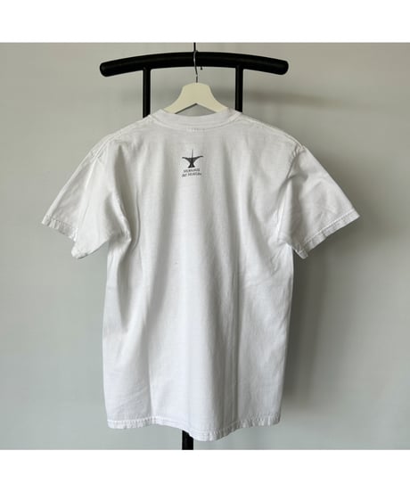 00s MILWAUKEE ART MUSEUM "Smiled At An Unfamiliar Face？" Tee