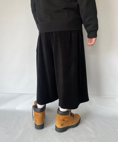 ANDER "VELOUR BACK CURVY CROPPED PANTS"