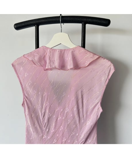 Sleeveless ruffle blouse