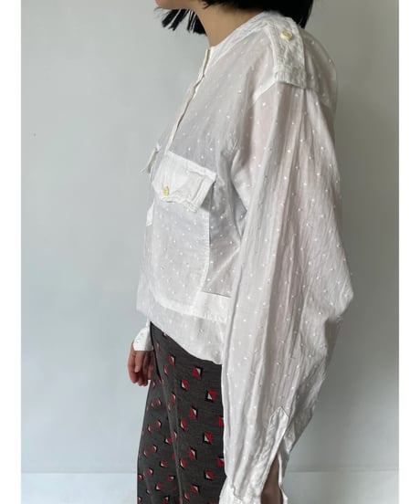 Dot collarless white shirt