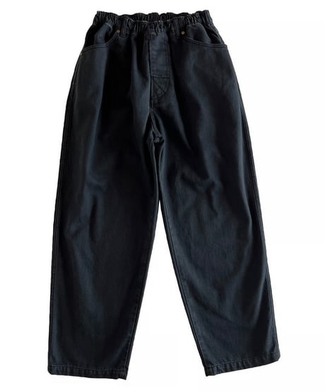 COMFORTABLE REASON "Surface Dyed Denim"