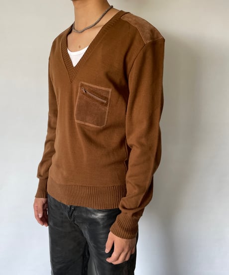 Europe Vintage Switching Suede V-neck Knit
