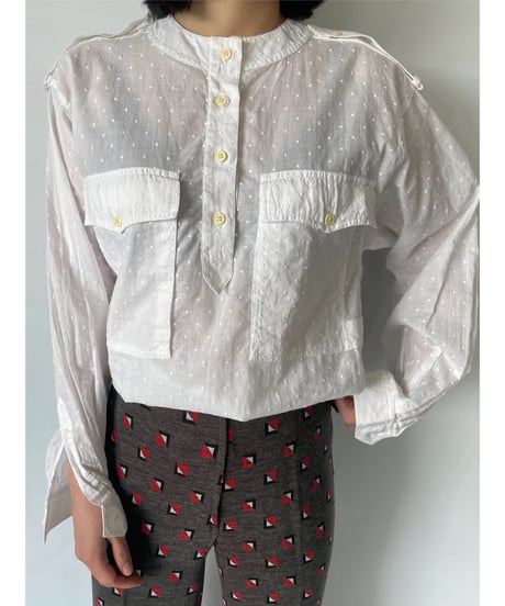 Dot collarless white shirt