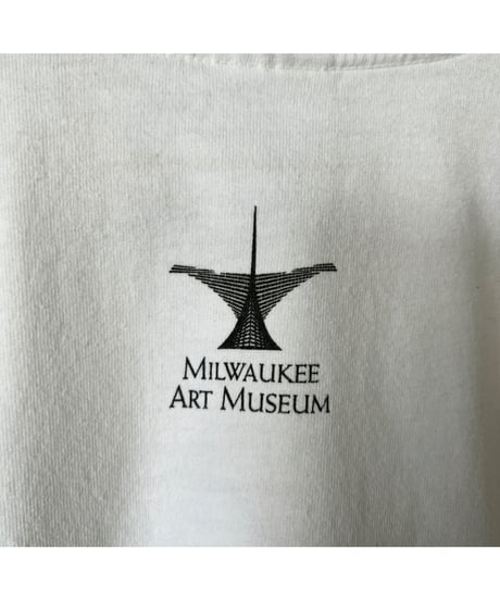 00s MILWAUKEE ART MUSEUM "Smiled At An Unfamiliar Face？" Tee