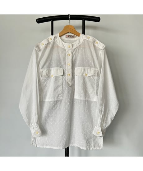 Dot collarless white shirt