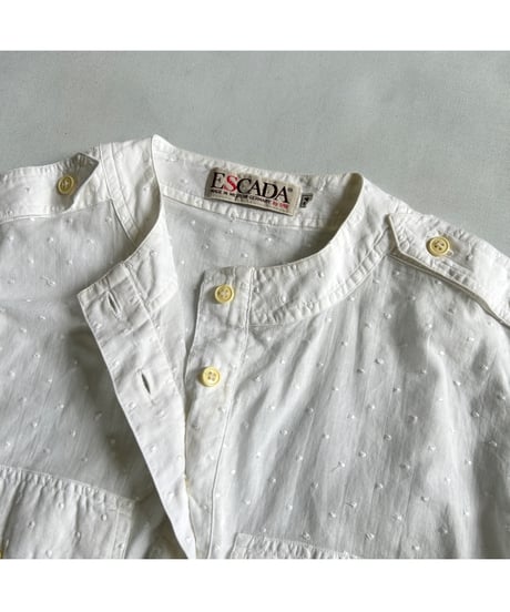 Dot collarless white shirt