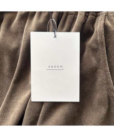 ANDER "VELOUR CURVY PANTS"