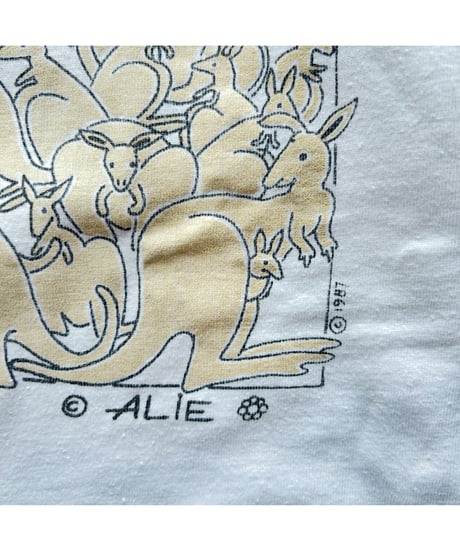 87s Kangaroo Tee