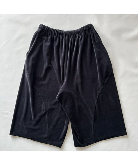 ANDER "VELOUR BACK CURVY CROPPED PANTS"