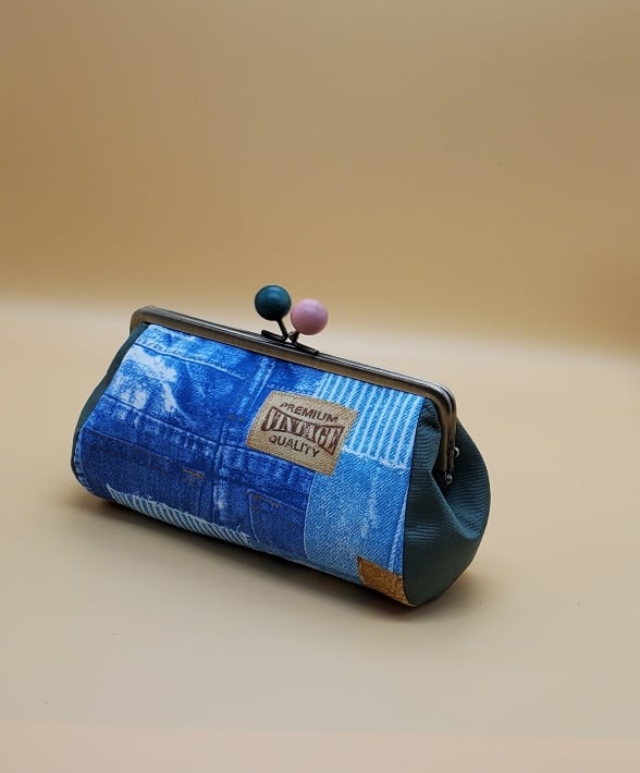 デニムリメイク★がま口ポーチ★B5 デニムリメイク☆がま口ポーチ☆B5