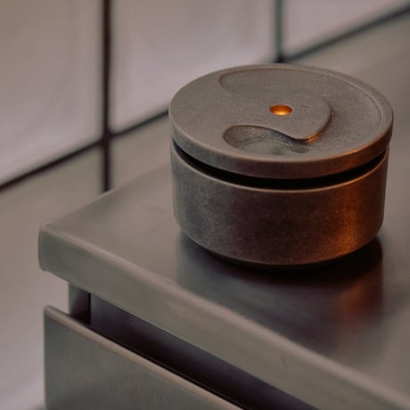 Studio Henry Wilson / Aluminium Oil Burner
