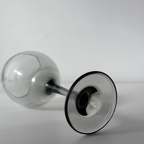 somoke-grey balloon wine glass 2000s USA