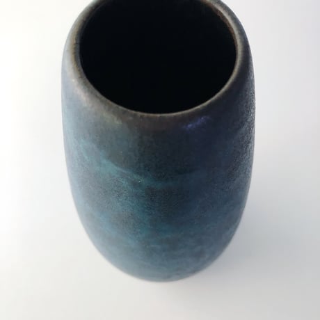 vase ocean blue