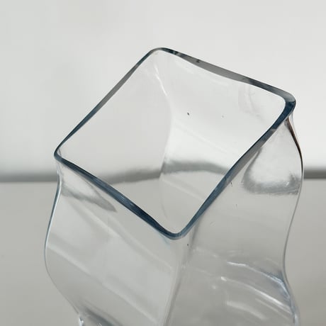 vase wriggling 90s
