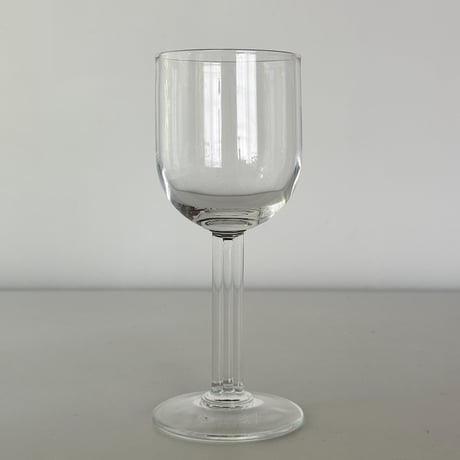 wine glass with flat ribs stem 80s