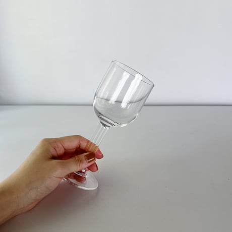 wine glass with flat ribs stem 80s