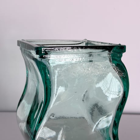 wavy curvy famine vase 90s Spain