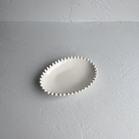 AYA COURVOISIER  PERLE OVAL PLATE
