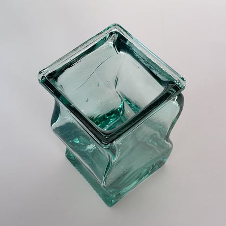 wavy curvy famine vase 90s Spain