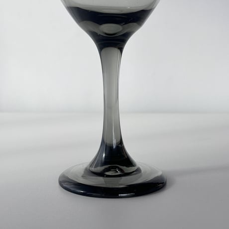 somoke-grey balloon wine glass 2000s USA