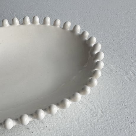 AYA COURVOISIER  PERLE OVAL PLATE