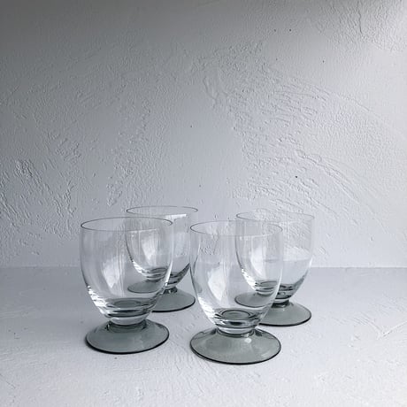 glass tumblers on base clear-grey