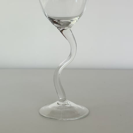 wiggling glass 80s unknown