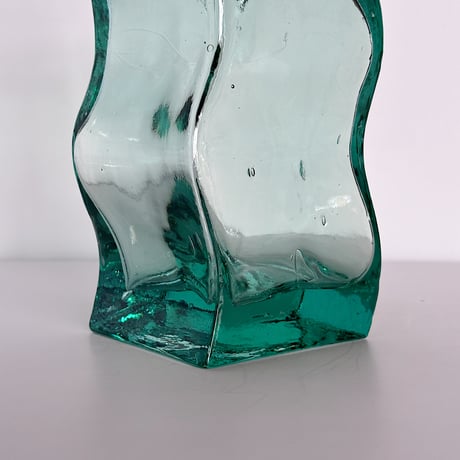 wavy curvy famine vase 90s Spain