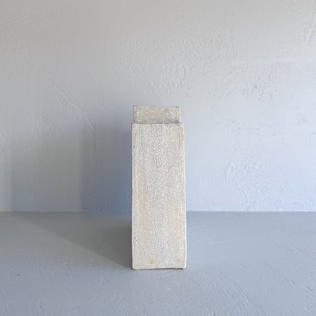 AYA COURVOISIER    vase CARRE / MOON