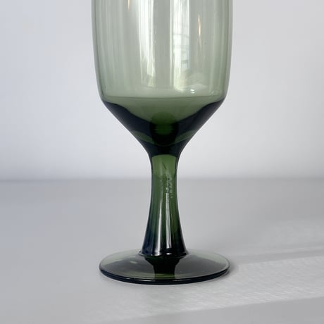 olive green goblet 70s Europe