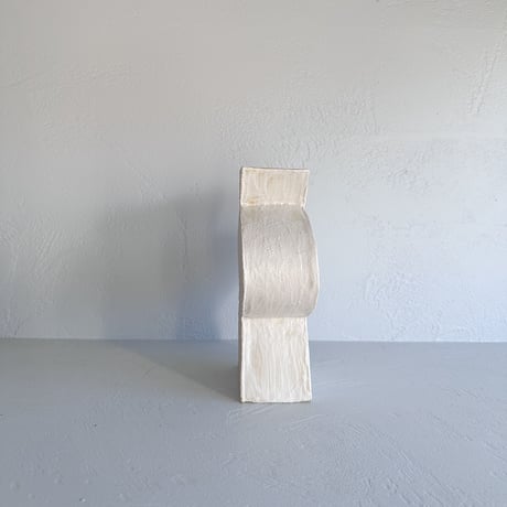 AYA COURVOISIER    vase KIRIE / TEXTURED