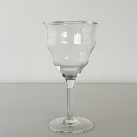 vague wine glass Europe