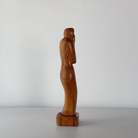 object woman crying 30s Europe