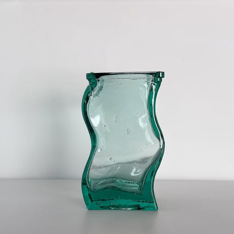 wavy curvy famine vase 90s Spain