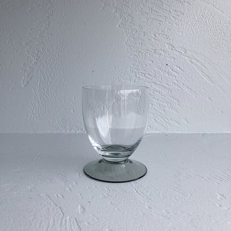 glass tumblers on base clear-grey
